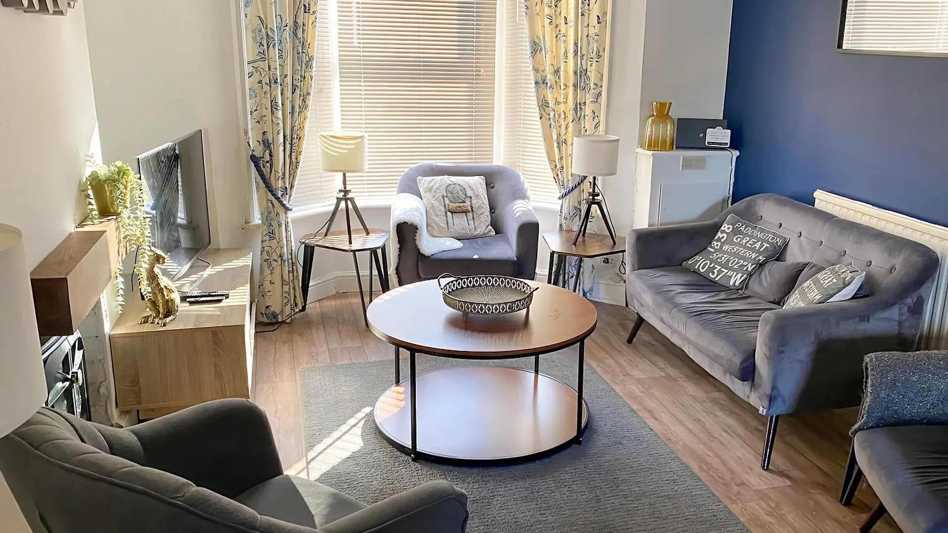 Tudor Delightful House Central Gloucester By Staystaycations Holiday home