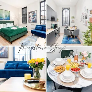  Apartment Beautiful & Location & King Size Bed United Kingdom